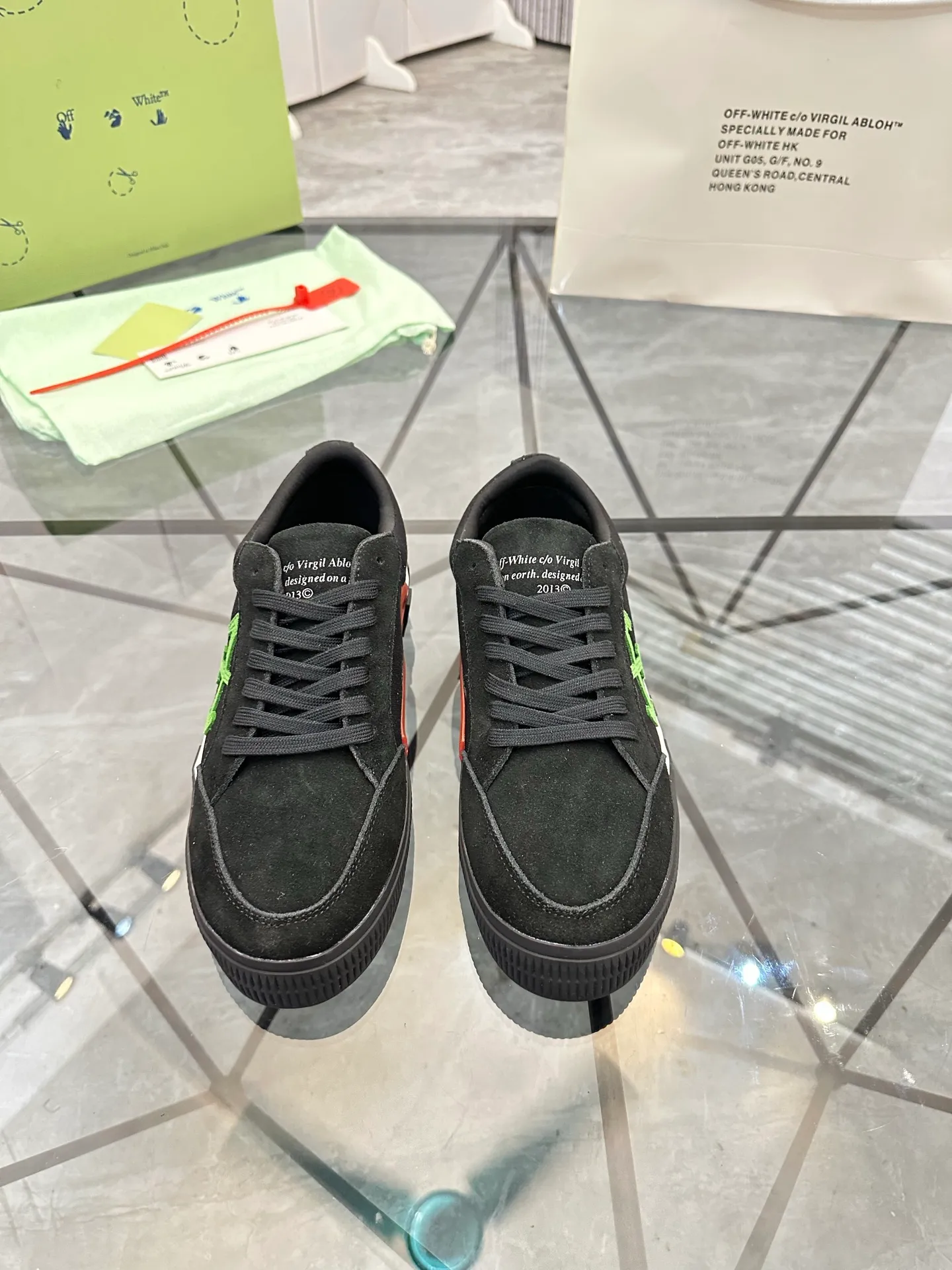 Selling men's shoes 💰: 💰P440¥ Product trademark: OFF WHITE * "OFF WHITE*" low-top casual shoes Regular size: 35-45 (can be customized to 46) Couple style Product materials: imported nubuck leather upper spliced ​​with original fabric, breathable lining, original outsole. No.: H203